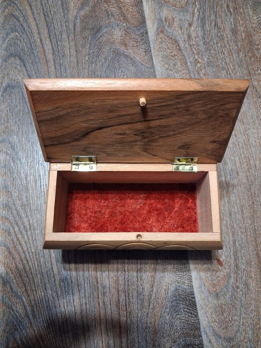 Продам шкатулку деревяную