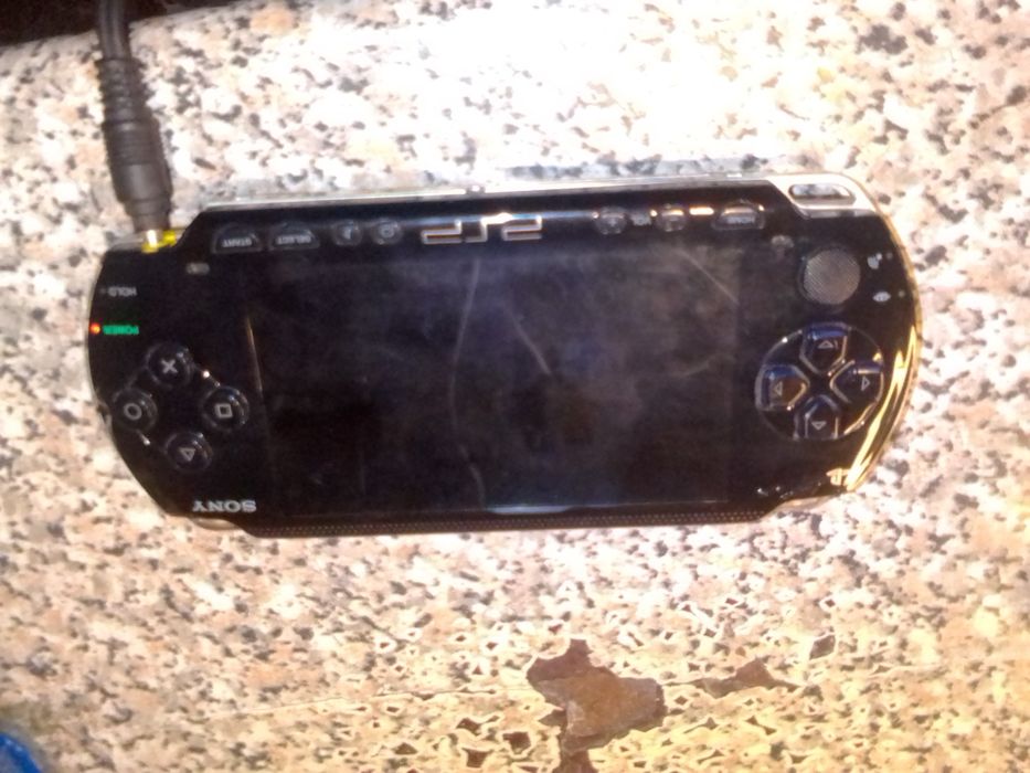 PSP 2, tablet para ver fotos e um radio