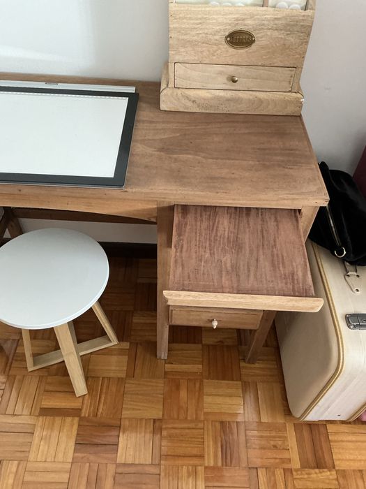 Secretaria em madeira renovada