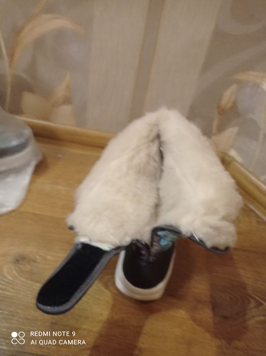 Продам новые зимние сапоги