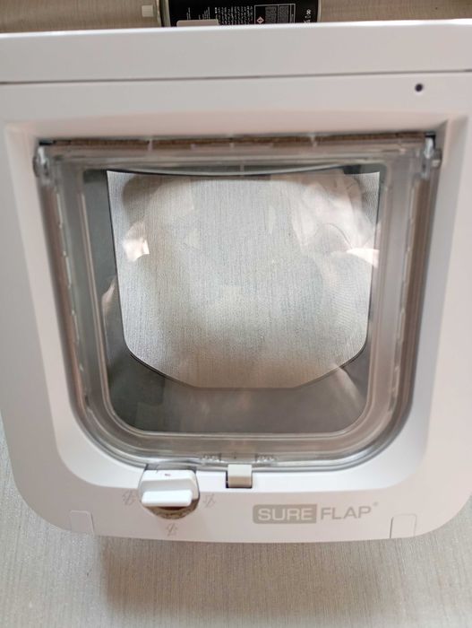 Автоматичні  дверцята для кішок   білий