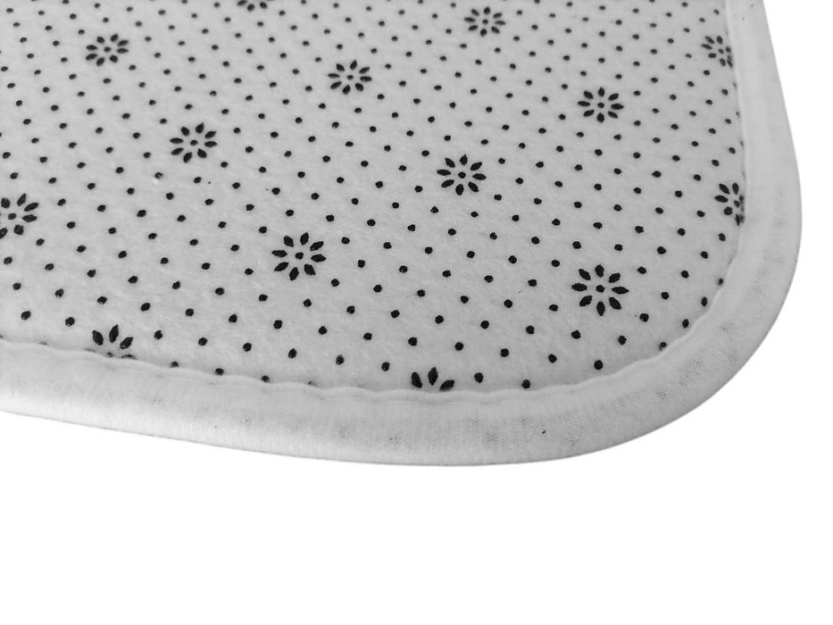 Tapetes AC/DC e Regresso ao Futuro Delorean