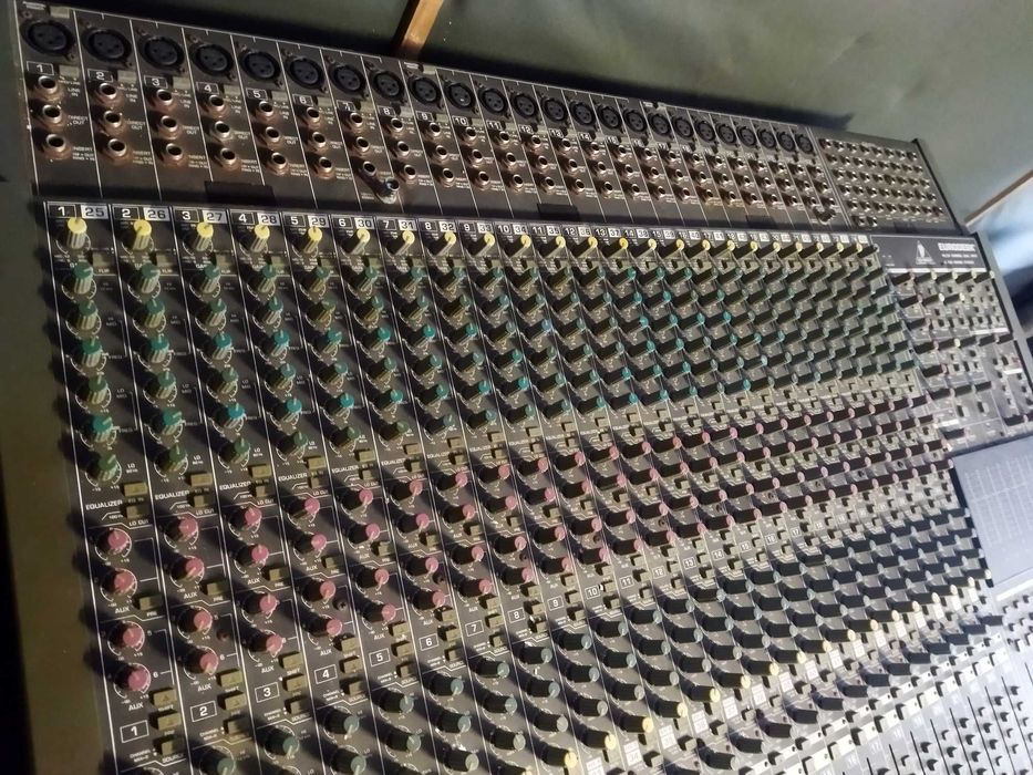 Behringer Eurodesk MX8000 48/24