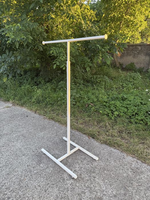 Wieszak sklepowy stojący, ekspozytor na ubrania