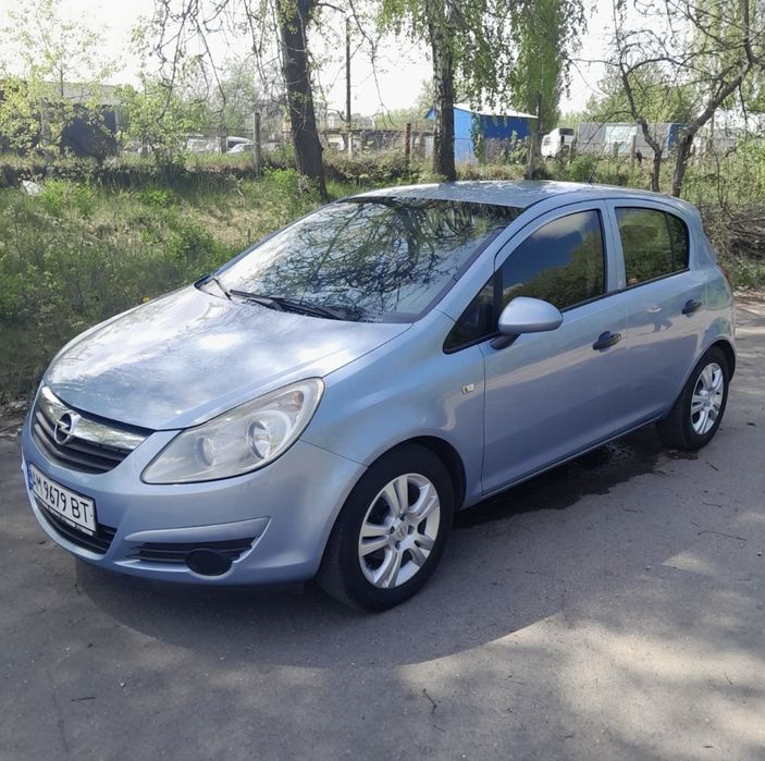 Продам машину opel corsa .