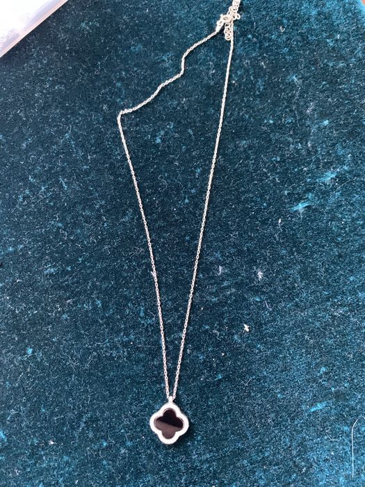 Срібло , сережки , браслети , ланцюжки .