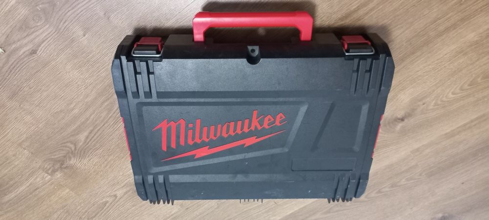 Walizka skrzynka milwaukee