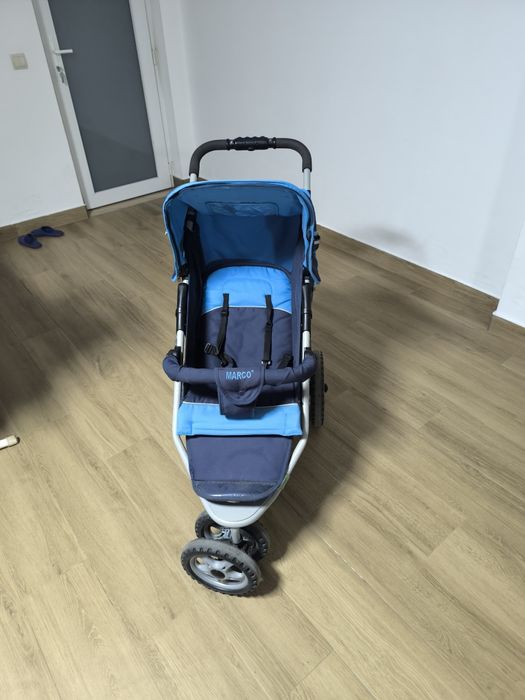 Carro de bebê usado