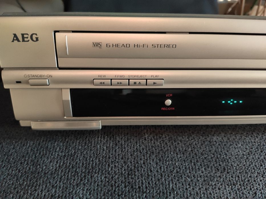 Magnetowid VHS i Nagrywarka DVD 2w1 AEG DVD-R 4509 VCR | Sprawny / Retro