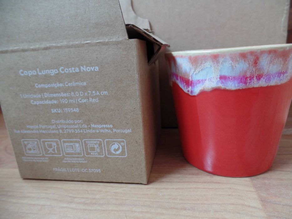Copo lungo vermelho e preto