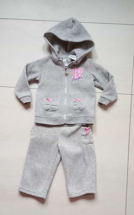 Dres  niemowlęcy 6/9 miesięcy (68/74 cm) dla dziewczynki