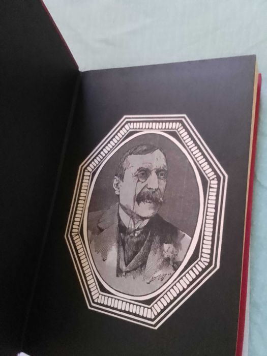 Os Maias" de Eça de Queirós (texto integral, Círculo de Leitores)