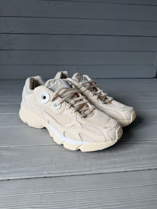 Жіночі кросівки Adidas Astir W GV9200 Розмір 38 2/3