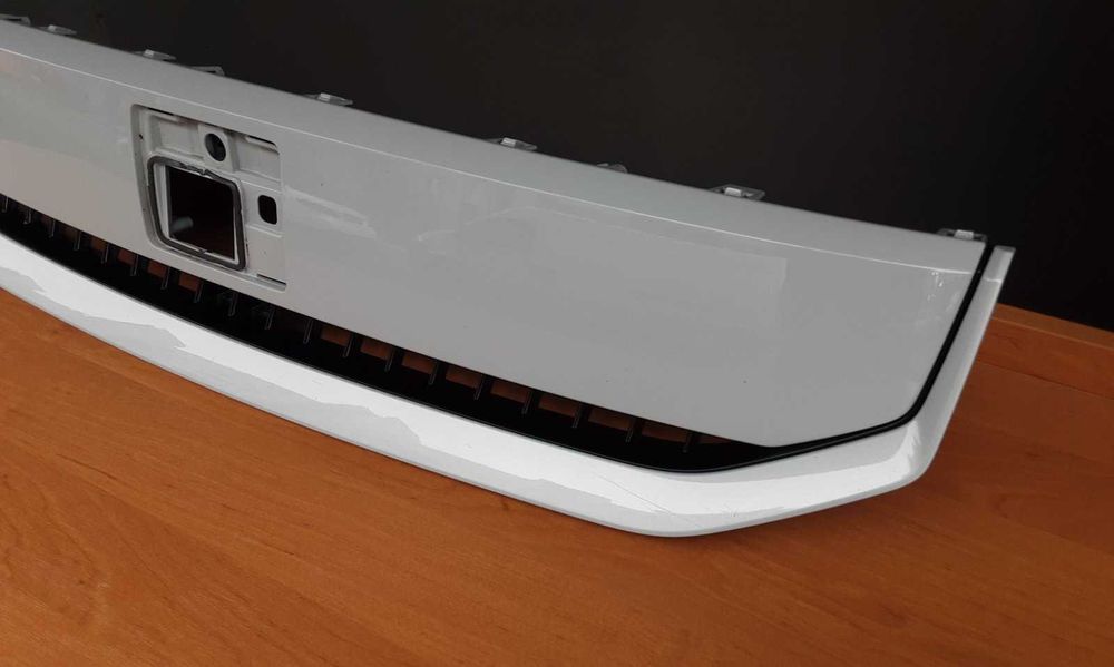 Решітка радіаторів Polestar 2 рестайлінг 2023-2024 фарба 729