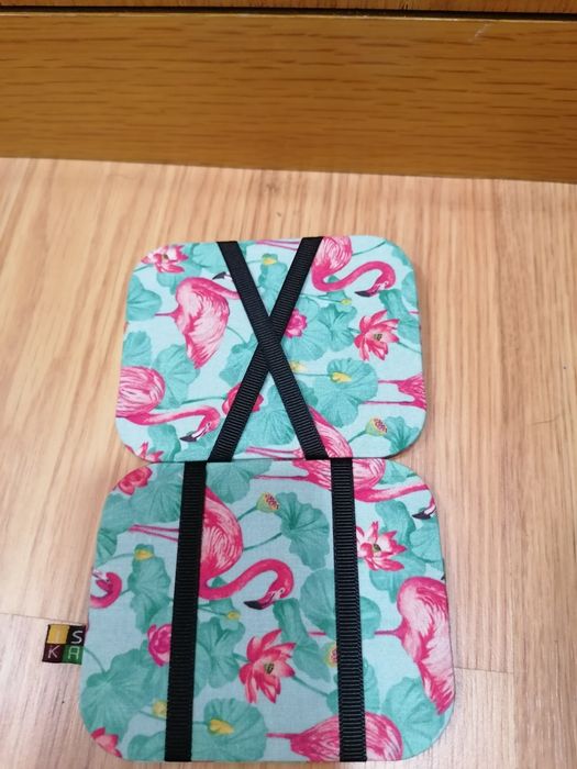 Carteira com desenho de flamingos