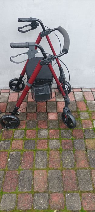 Krzesełko do chodzenia i siedzenia