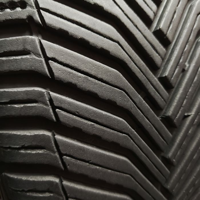 225/45/17 Sprzedam parę opon całorocznych Michelin