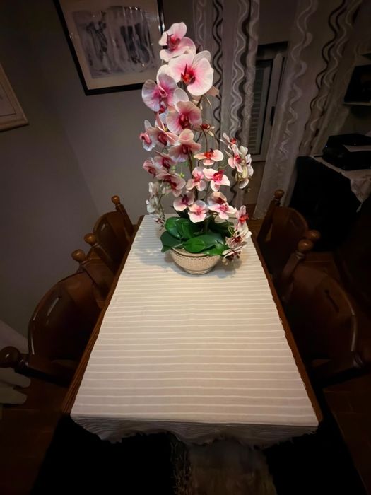Mesa de sala em madeira