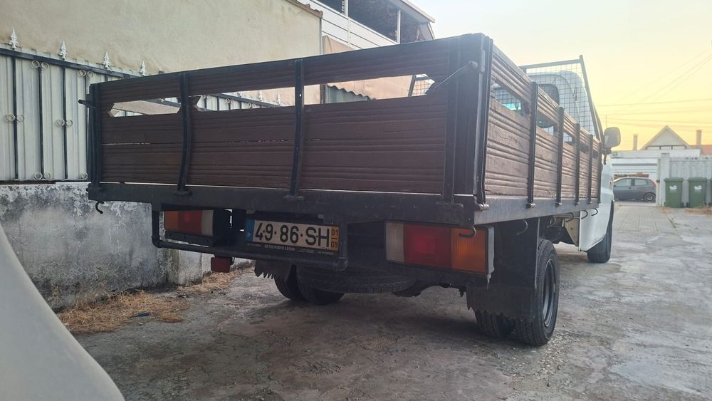 Vendo Automovel Ligeiro  de Mercadorias