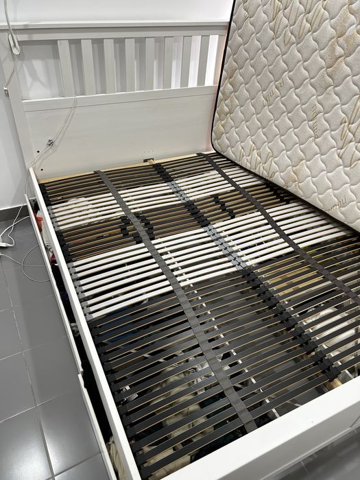 Cama+ estrado + 4 gavetas- IKEA