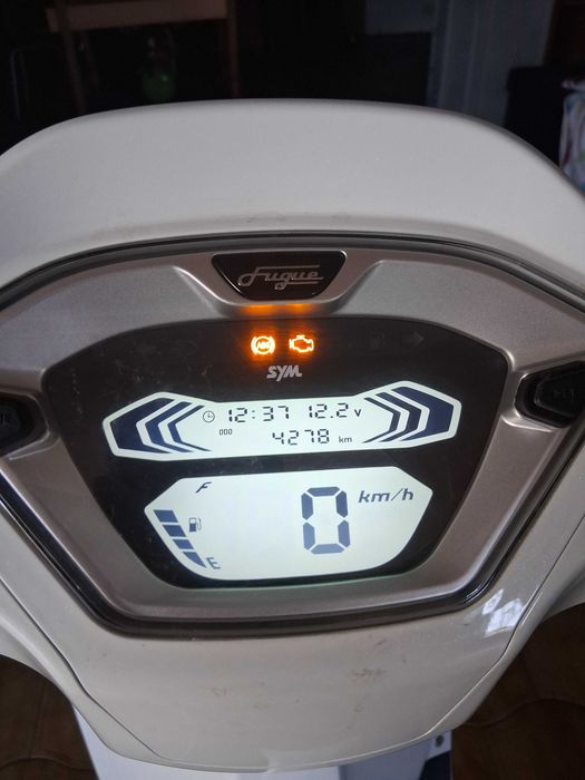 Vendo scooter dym 125, fugue.Como nova.É de julho 2025.Novo modelo da sym.