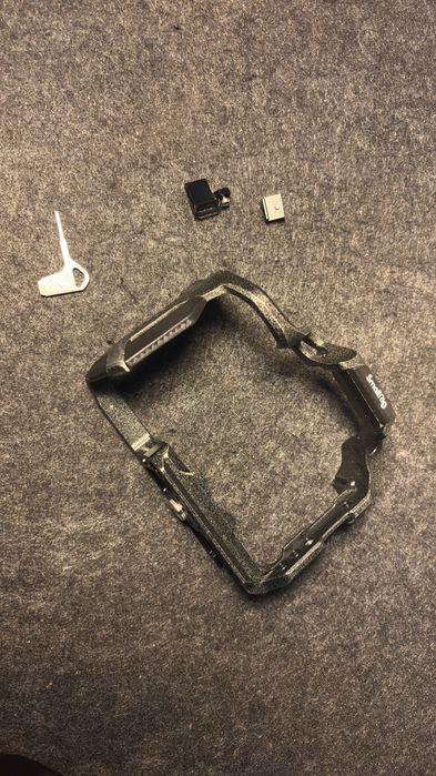 Canon R10 + Kit lente, cage, baterias