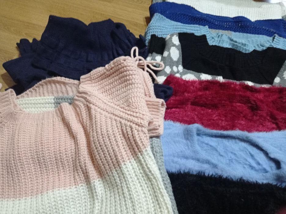 Zestaw swetrów damskich