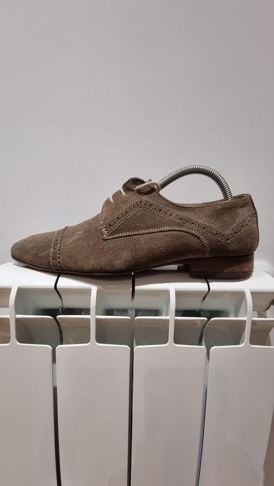 Sapatos em camurça