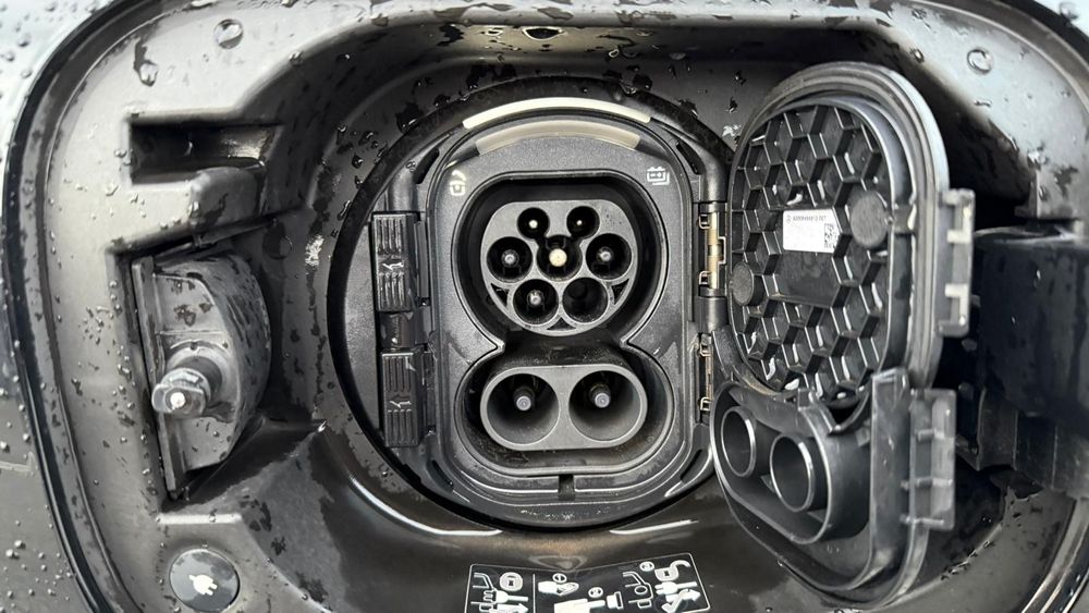 Excelente Mercedes EQC 400 4Matic