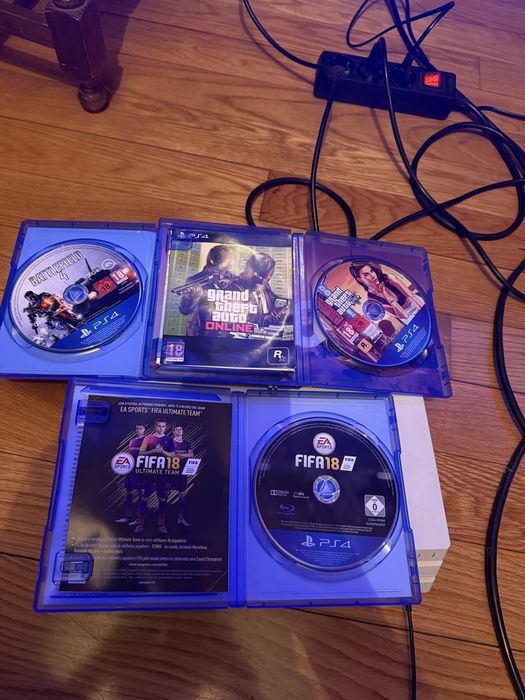 PS4 Pro 1TB Branca + Comando + 3 Jogos — 220€