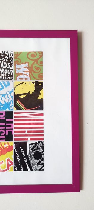 Quadro com moldura rosa
