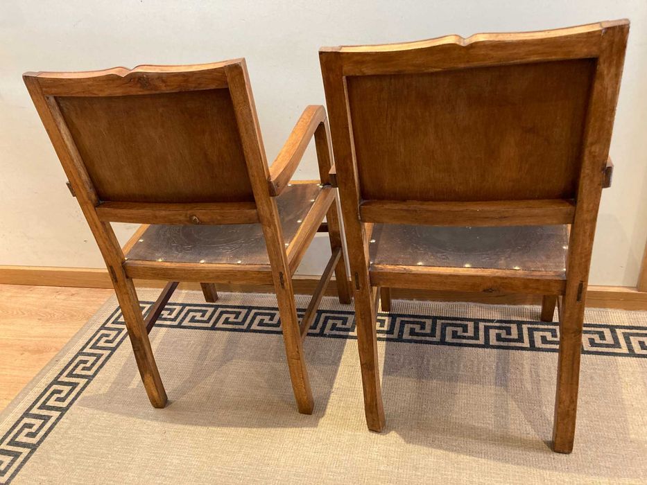 2 Cadeirões Antigos em Madeira Maciça