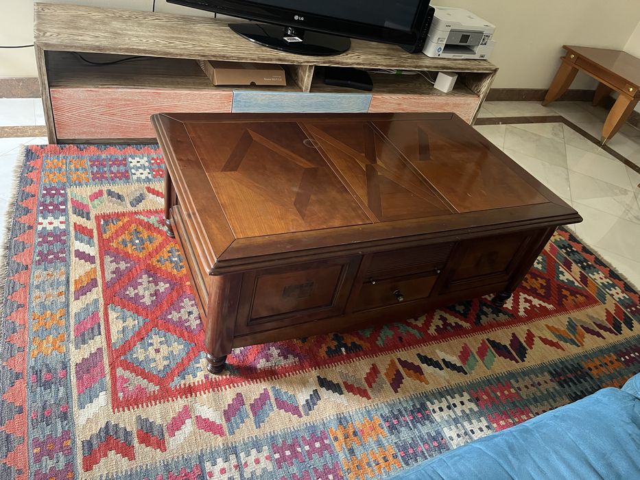 Mesa de sala em cerejeira