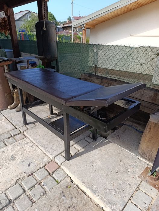 Масажна шкіряна кушетка