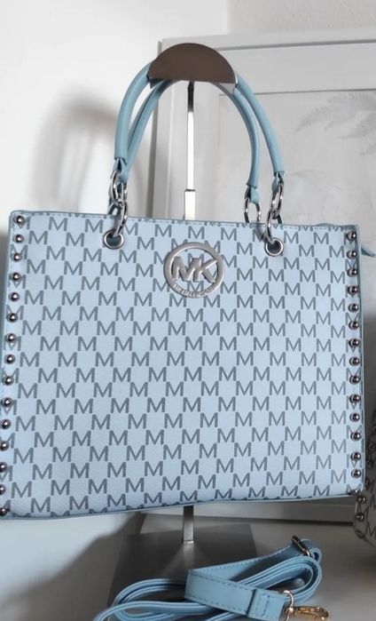 Mala tote azul claro ( portes incluídos)