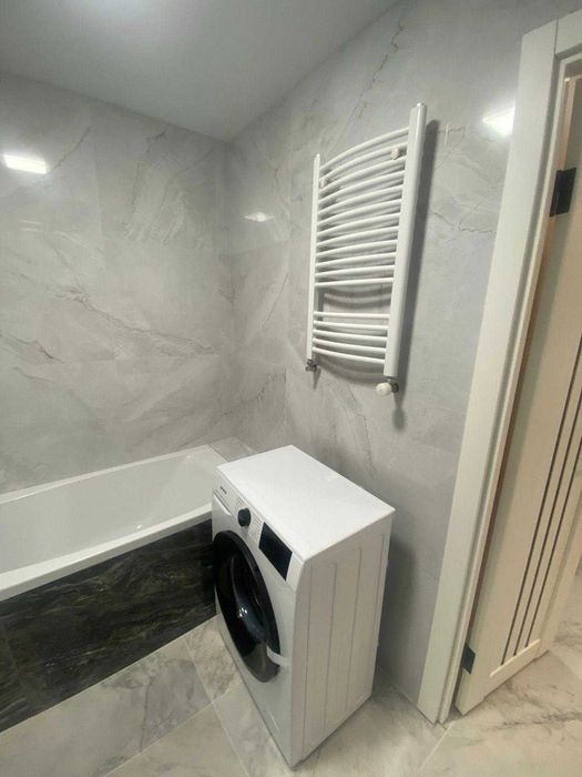 Продаж 2 км квартири на Злуки