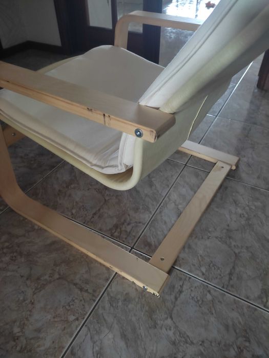 Cadeirão de cor branca