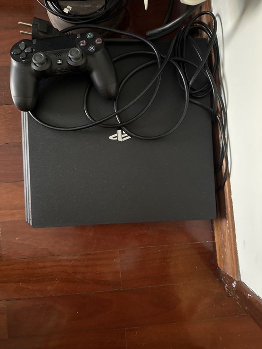 Playstation 4 com comando como novo