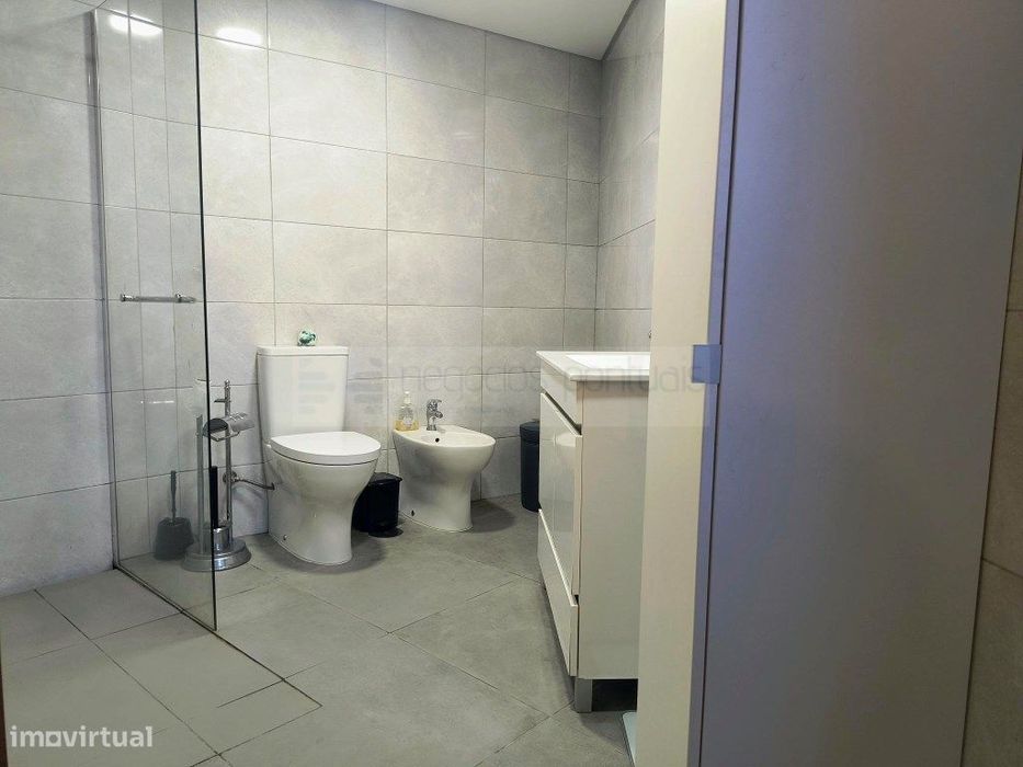 Moradia T3 térrea remodelada com 573 m² de terreno - Braga