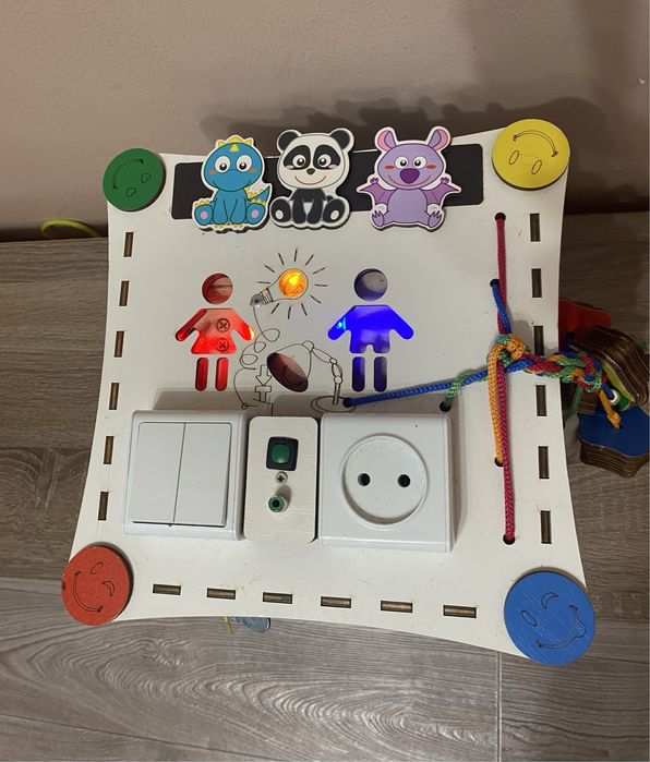 Бізікуб розвиваючий творчий з підсвіткою