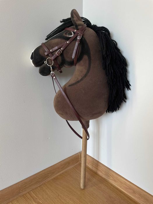 Hobby Horse ciemnogniady, duży A3 z kantarem jak żywy + GRATIS
