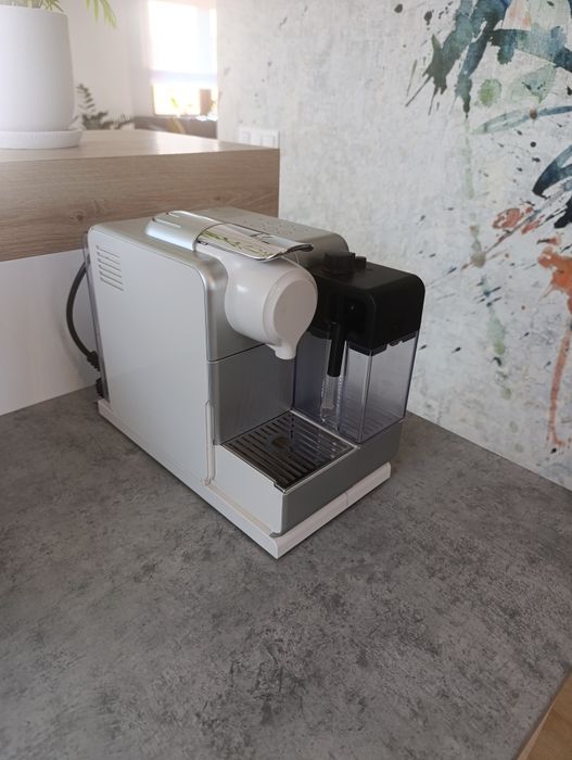 Ekspres DeLonghi nesspresso plus dorzucę kapsułki