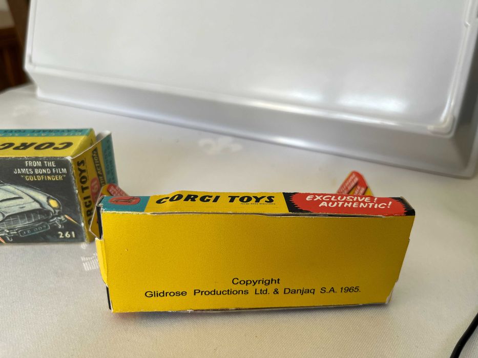 Caixa de reprodução (empty reprobox) 261 Corgi Toys - Aston Martin 007