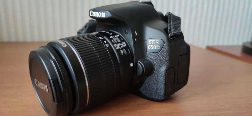 Дзеркальний фотоапарат Canon Eos 650D -об'єктив, сумка. Стан нового!