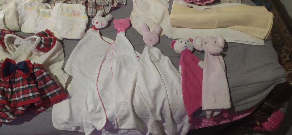 Vendo roupa de bebé menina variada