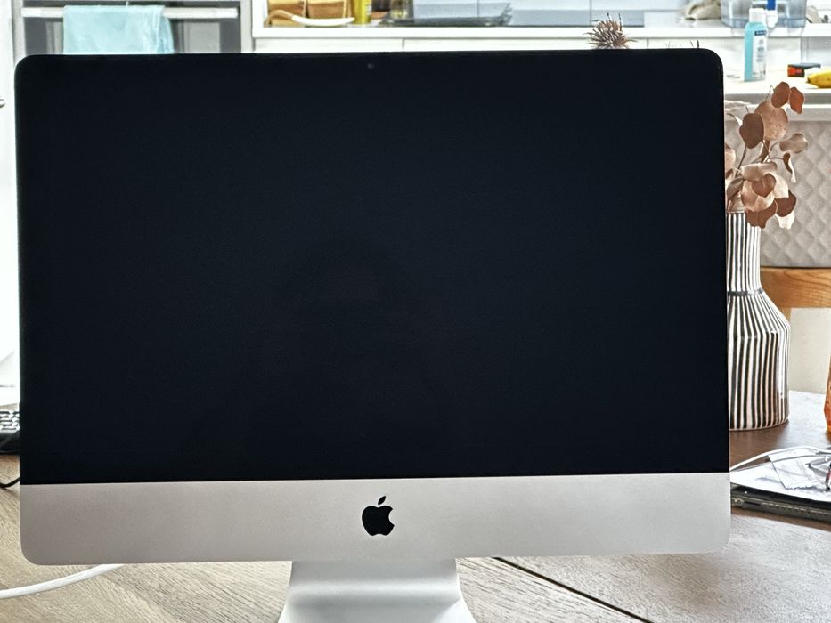 iMac 21.5” (Late 2015) – Excelente estado | SSD 960GB + 8GB RAM