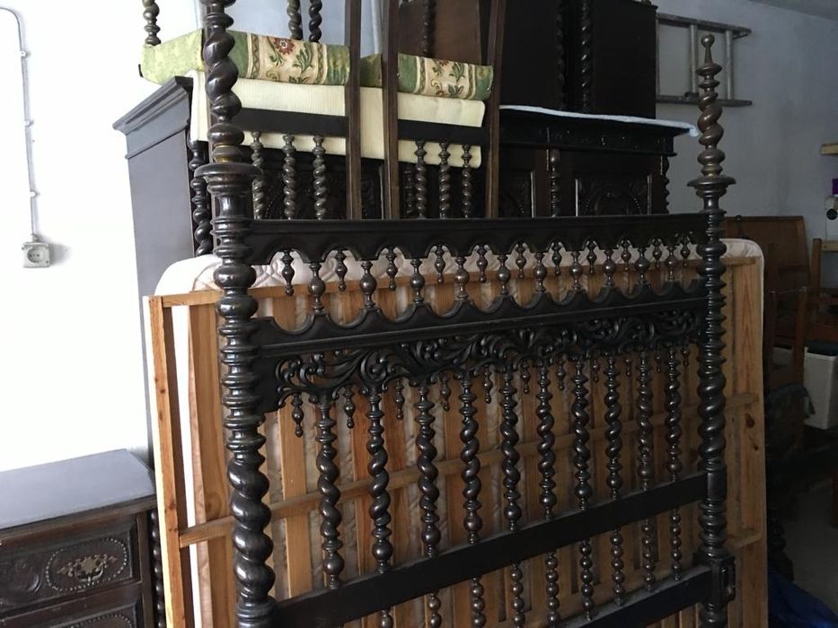 Mobilia de quarto estilo século XVII