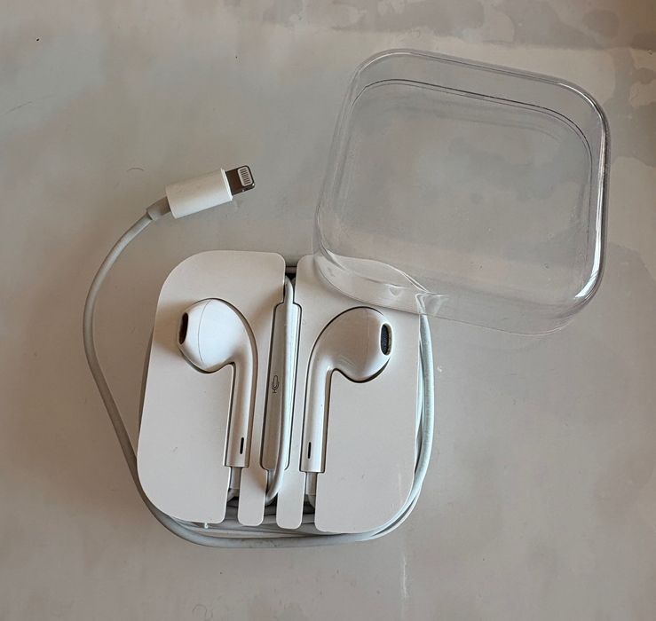 EarPods Apple com conector Lightning (até iPhone 13) - COMO NOVOS !