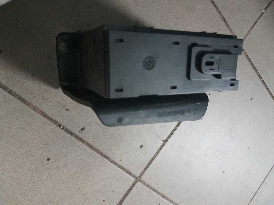 Uchwyt schowek na kasety 1H1864117 Vw Golf III mk3 Vento