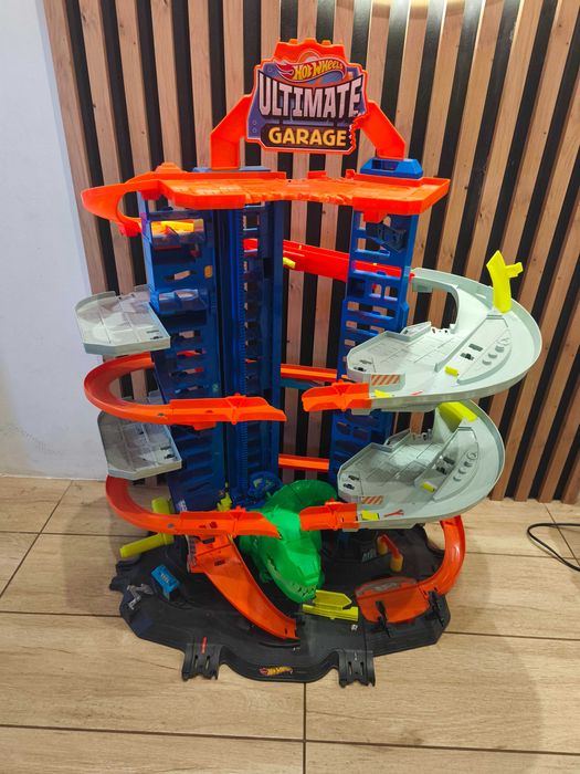 Hot Wheels, mega garaż T-Rexa